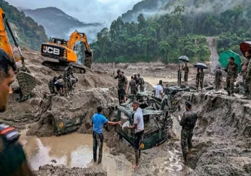 More Than 1,000 Tourists Stranded in Sikkim's Lachung, Lachen Following Landslides; Huge Rescue Effort On